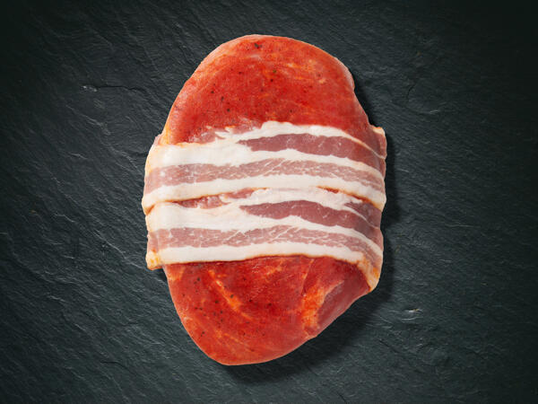 Steak de porc enveloppé de lard