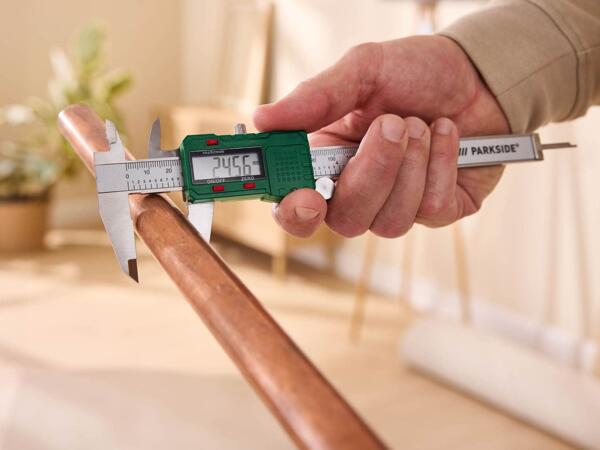 Digital calliper or angle finder
