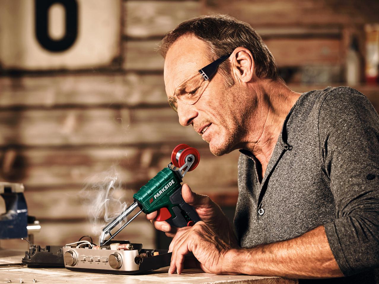 Parkside Soldering Gun with Integrated Solder Feed1