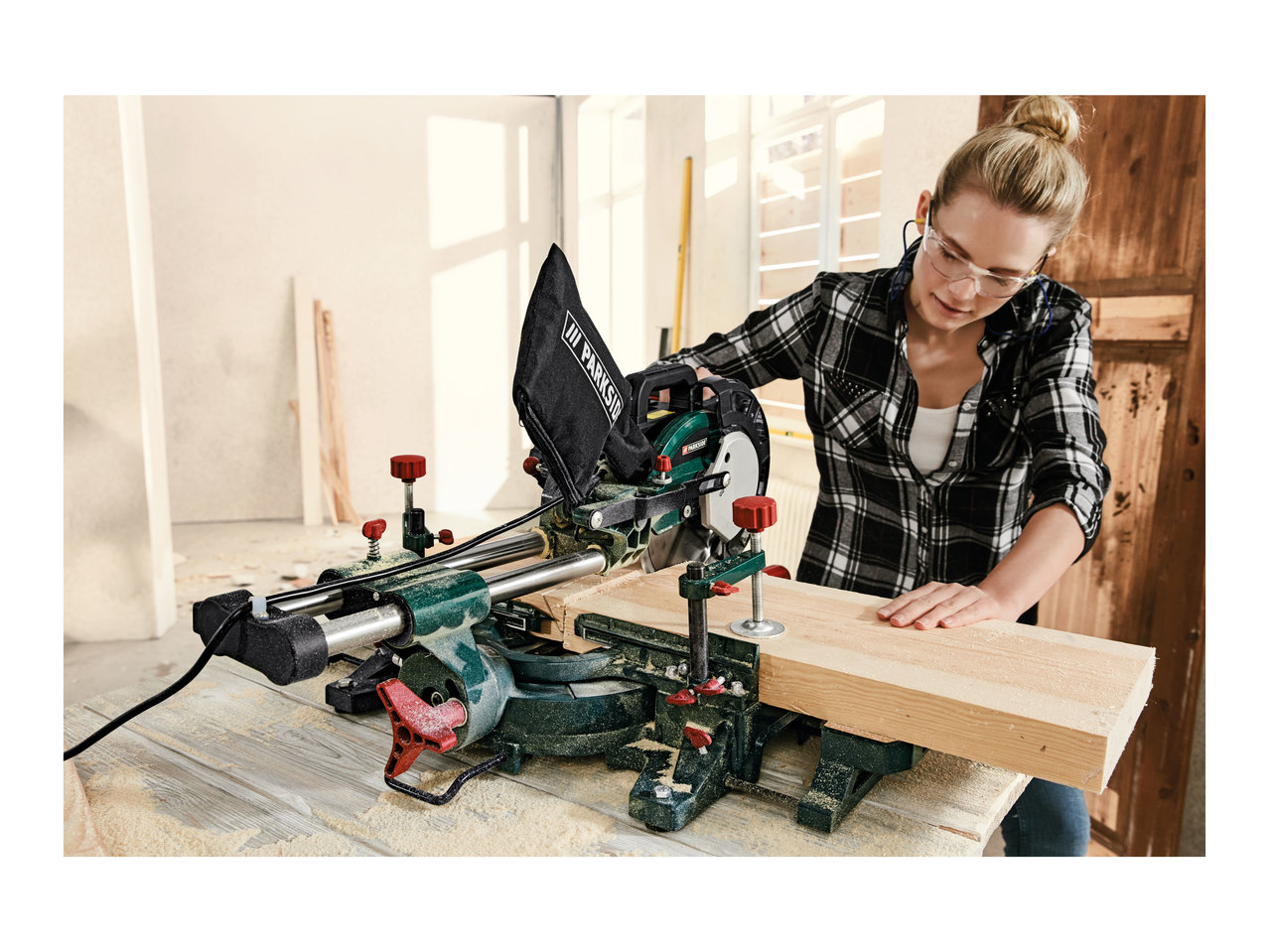 Parkside Sliding Compound Mitre Saw1