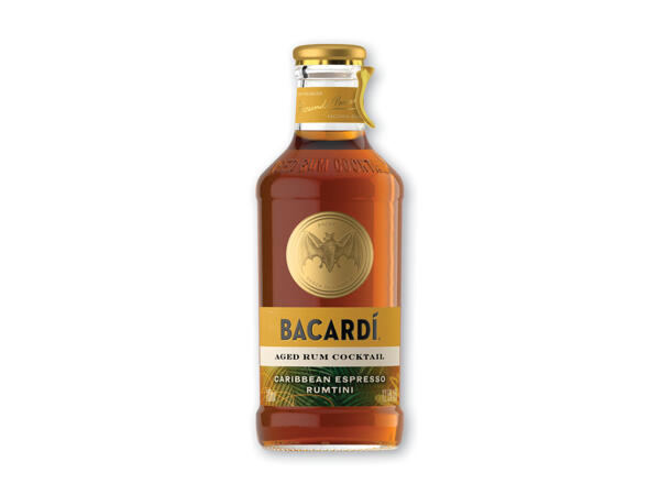 Bombay Sapphire gin og tonic eller Bacardi rom cocktail