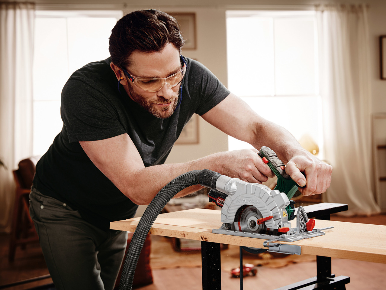 Parkside 20V Li-Ion Cordless Circular Saw1