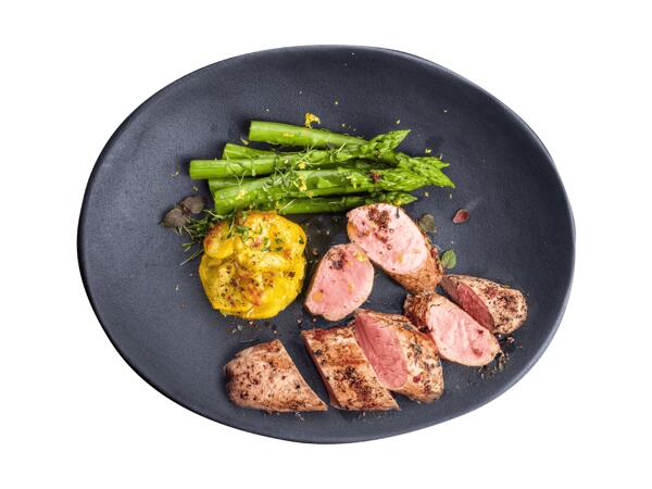 Frisches Schweinefilet gewürzt mit Trüffelgeschmack