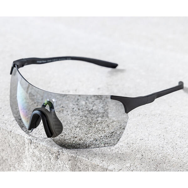 Sport-Brille mit selbsttönenden Gläsern