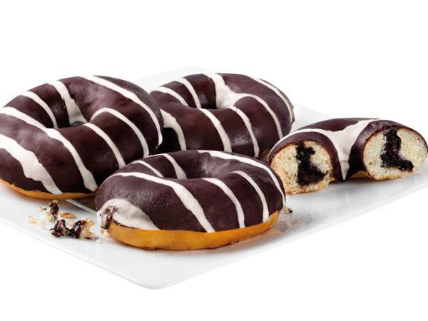Donut mit Kakaocremefüllung