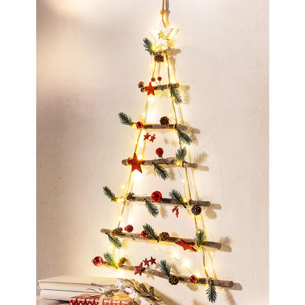 Dekorierter Wand-Weihnachtsbaum