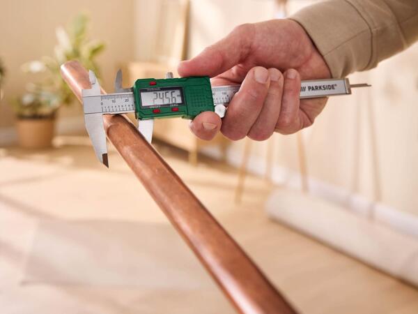 Digital calliper or angle finder