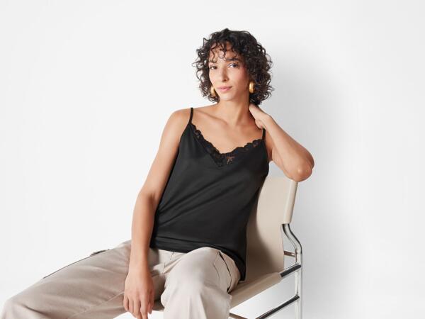 Ladies' vest top with lace