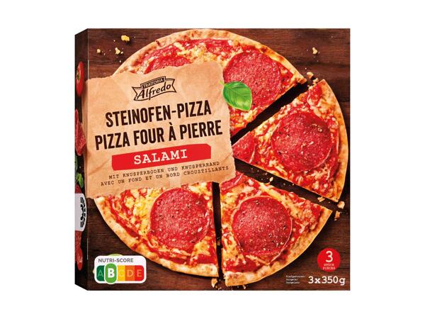 Pizza au salami cuite au four à pierres