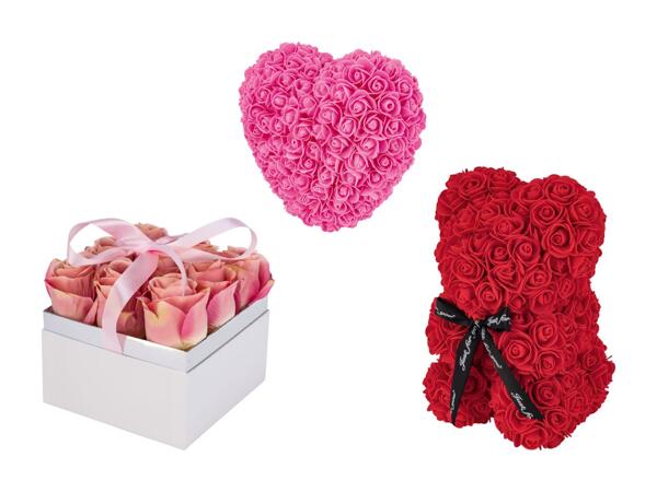 Boîte cadeau avec roses décoratives