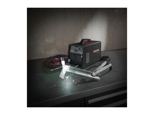 Plasma Cutter with Integrated Compressor