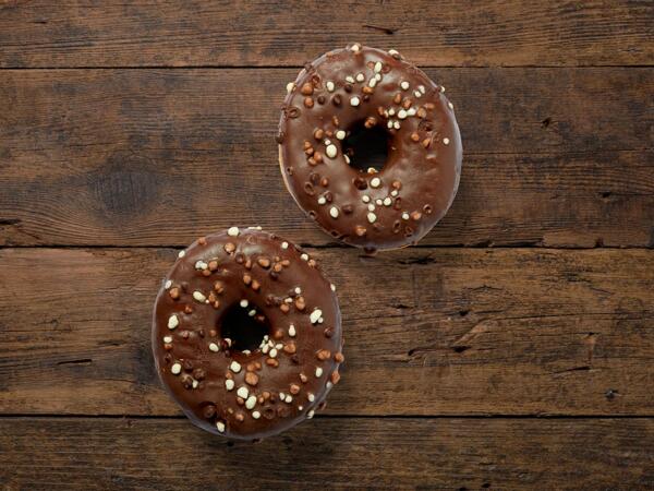Cronuts au chocolat, 2 pièces (valable uniquement en Suisse alémanique et en Suisse romande)