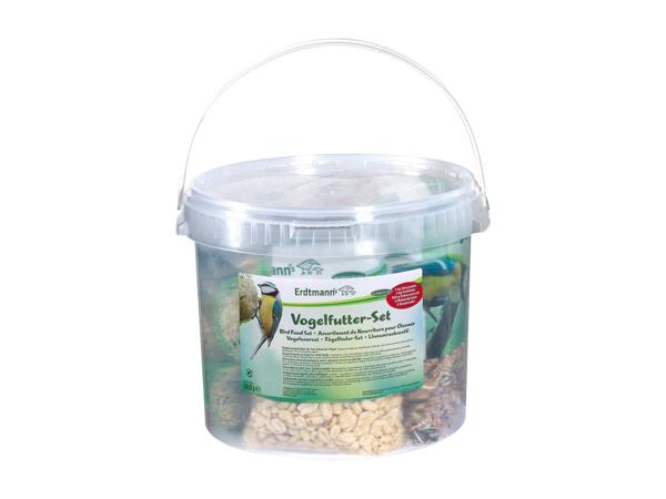 Set de nourriture pour oiseaux dans un seau en plastique