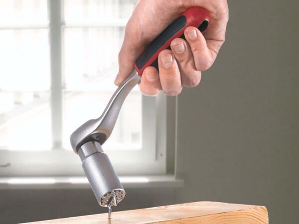 Ratchet with Universal Socket
