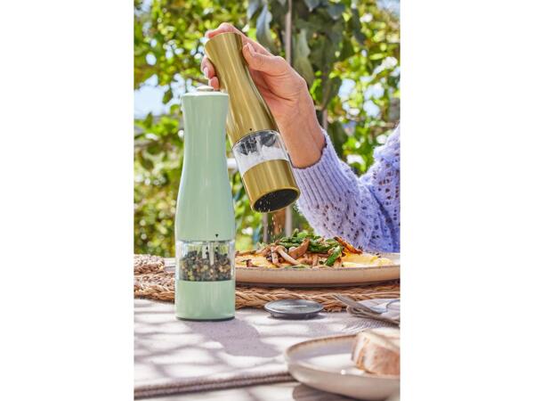 Electric salt or pepper mill