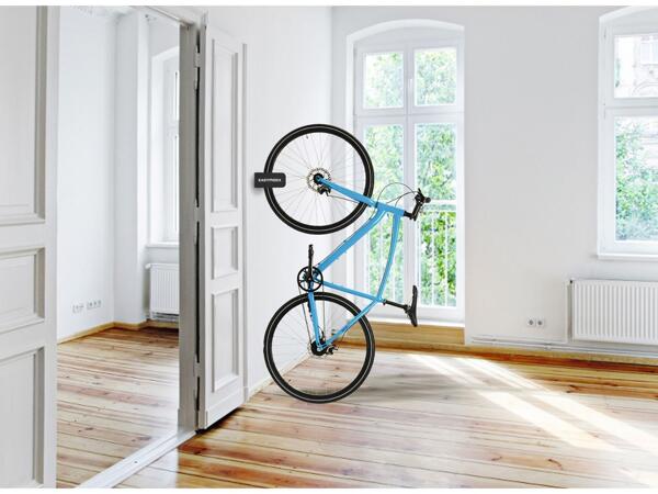 Universal bicycle mounting bracket