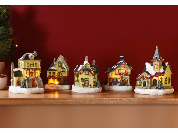 Weihnachtsstraße mit Beleuchtung
