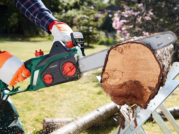 2200W Electric Chainsaw