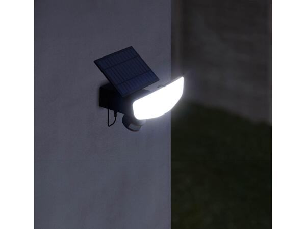 LED solar floodlight with motion detector