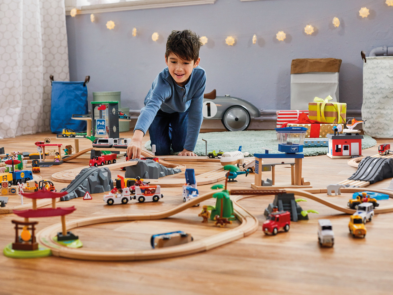 Playtive Junior 'Around the World Adventure' Train Set1