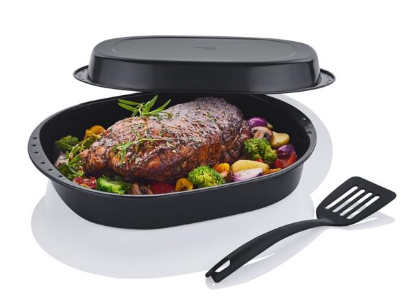 Roasting/baking tin set with turner