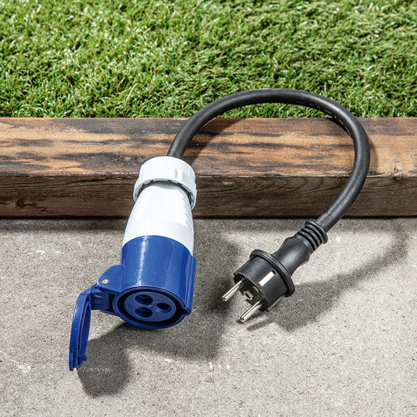CEE-Kupplung mit Schutzkontaktstecker
