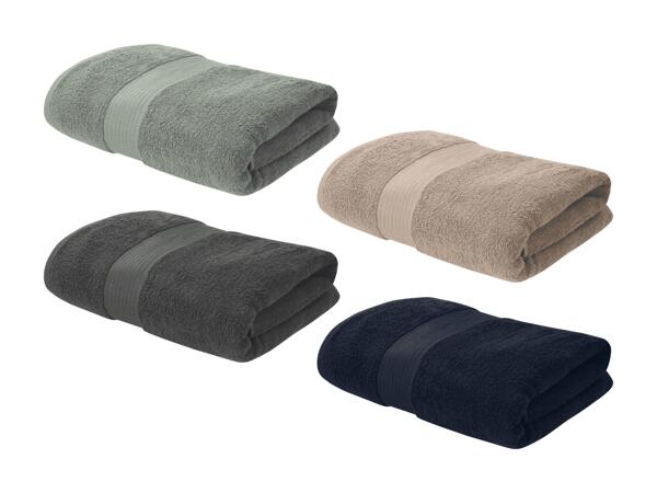Serviette de bain en tissu éponge