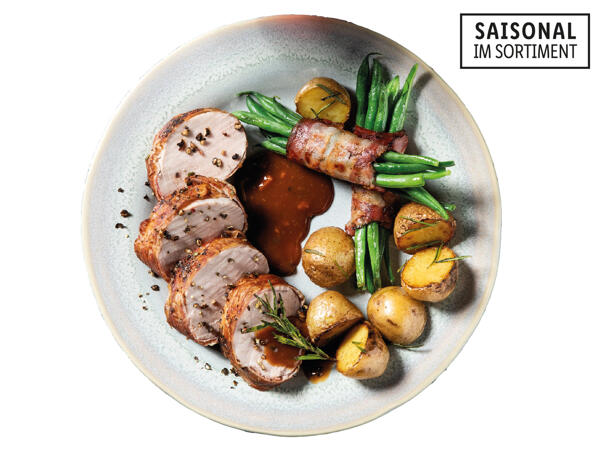 Frisches Schweinefilet im Speckmantel