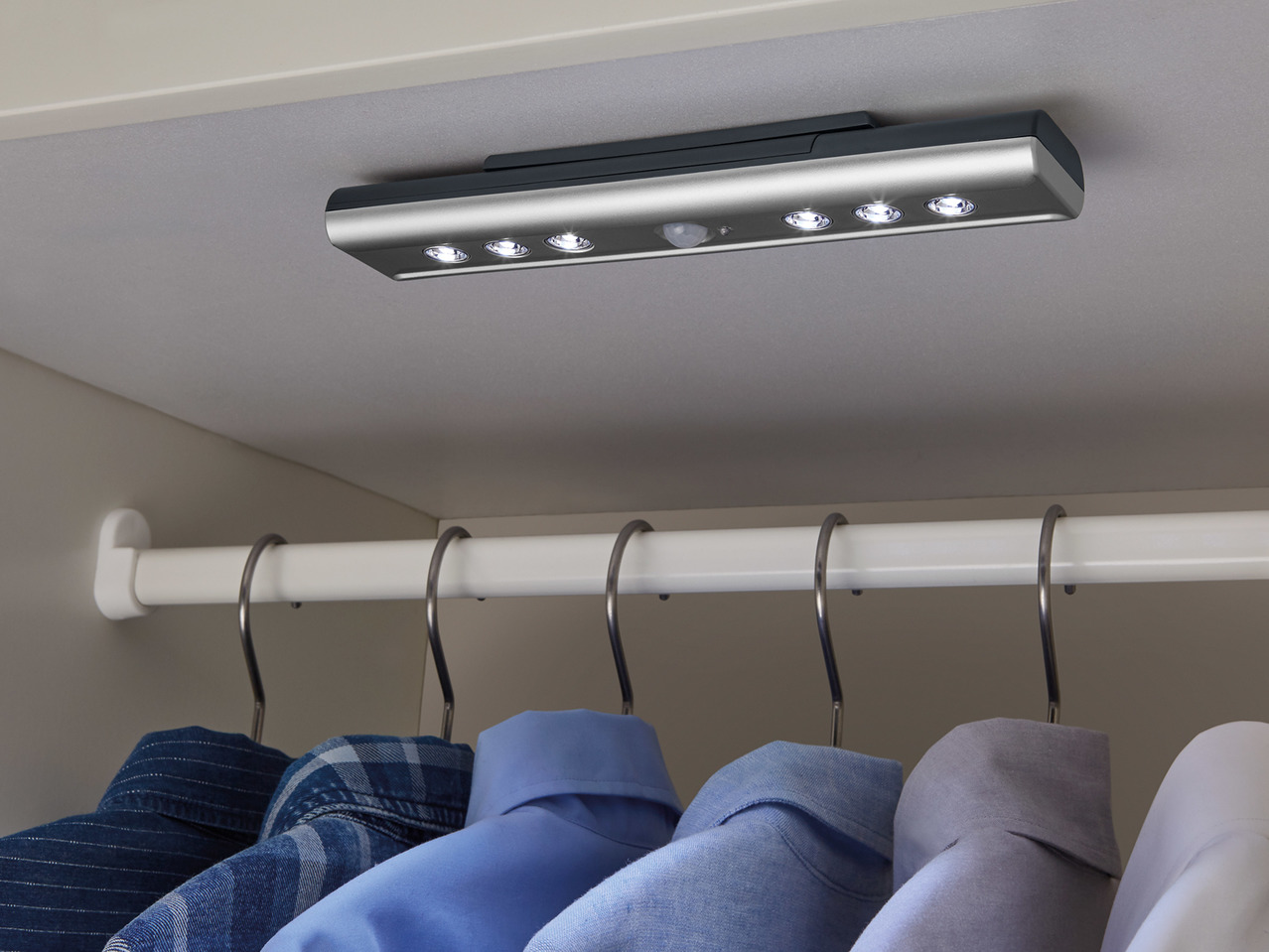 Livarno Lux LED Sensor Light1