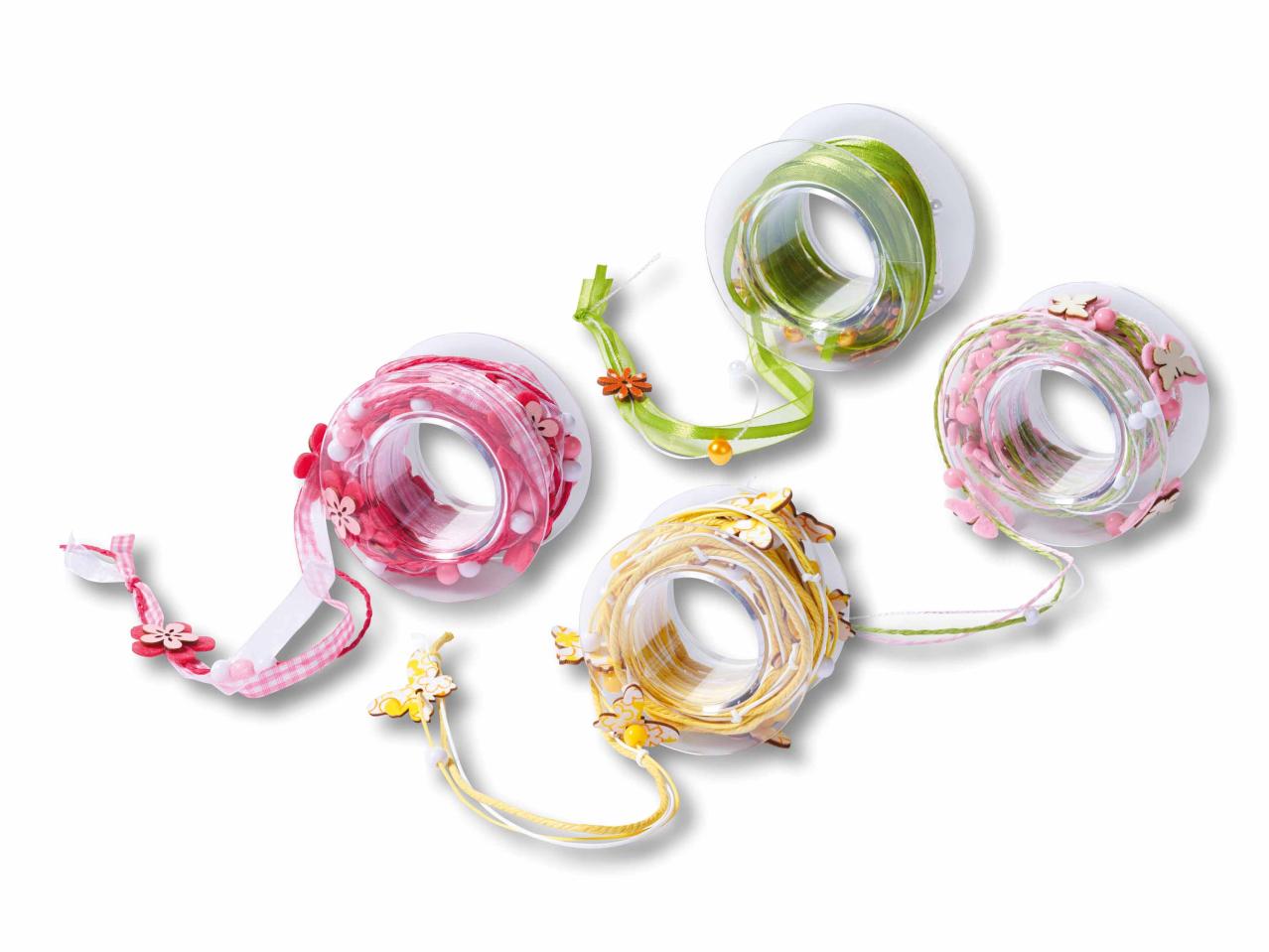 Ruban pour cadeaux avec décoration