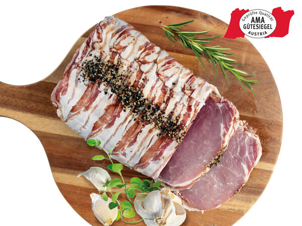 Frische Duroc Karreerose im Speckmantel