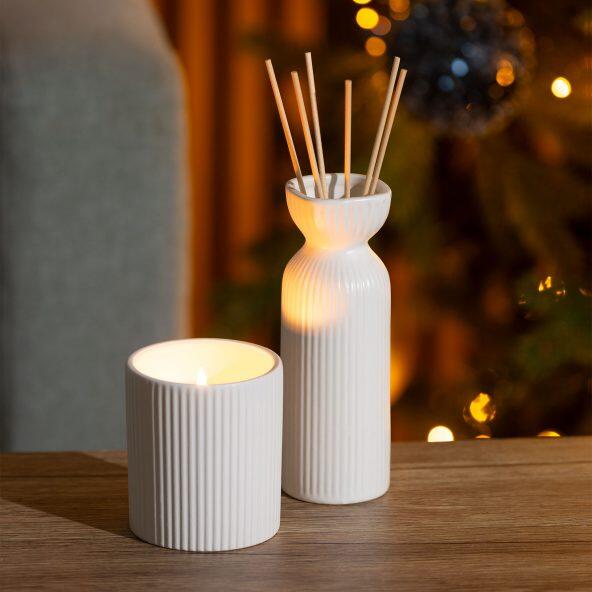 HOME CREATION(R) 				Geschenkset mit Duftkerze und Diffuser