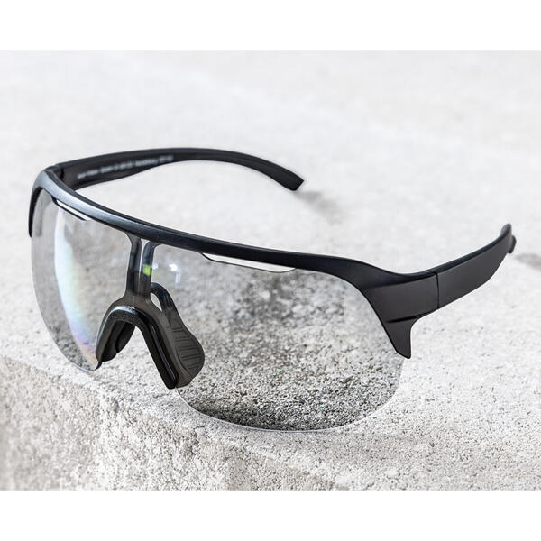 Sport-Brille mit selbsttönenden Gläsern