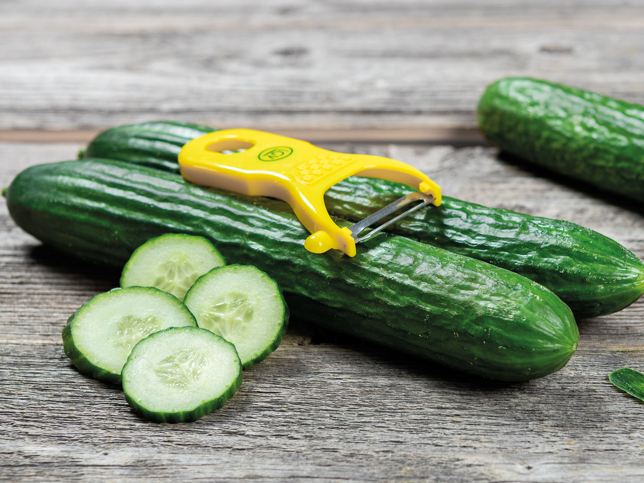 Österreichische Gurken mit Schäler
