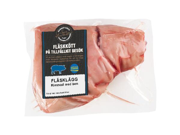 Färsk fläsklägg med ben