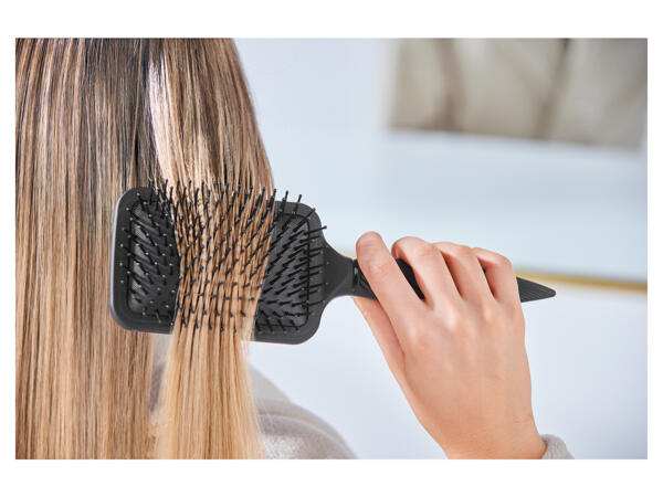 Rita Ora Hairbrush