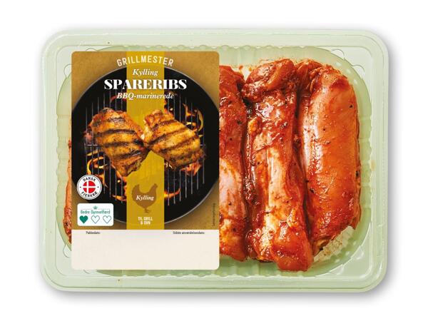 VILSTRUPGÅRD/​GRILLMESTER Danske kyllingespareribs eller dansk kyllingelårfilet