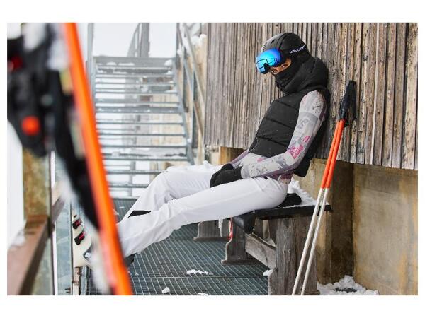 Lyžařská a snowboardová helma