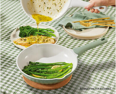 Frying Pan with Spouts 28cm