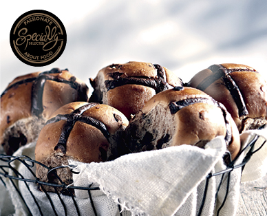 SPECIALLY SELECTED SOUR CHERRY AND BELGIAN CHOCOLATE HOT CROSS BUNS 6PK/450G