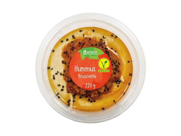 HUMMUS S TOPINGEM