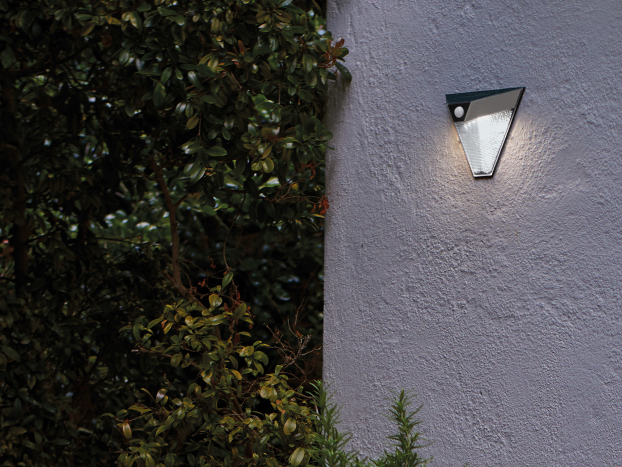 Livarno Lux LED Solar Wall Light1