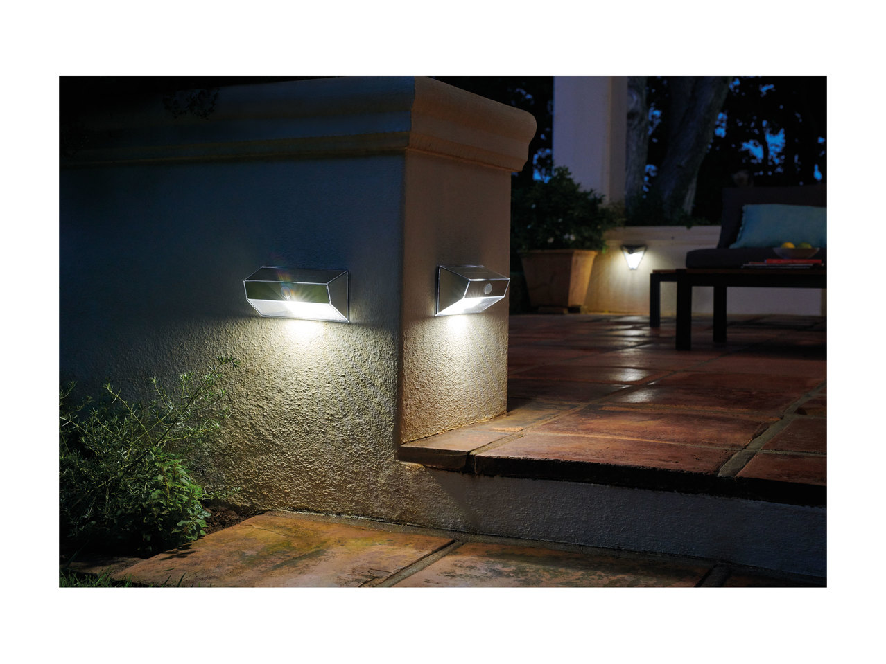 Livarno Lux LED Solar Wall Light1
