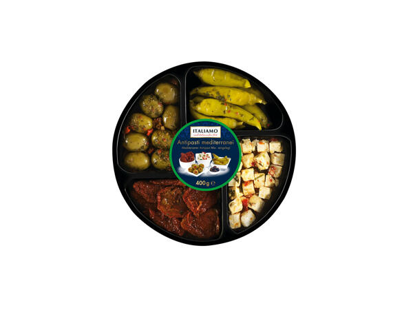 Assiette d'antipasti à la méditerranéenne